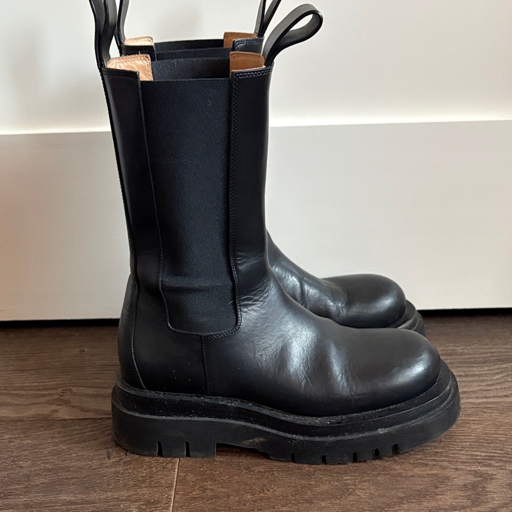 Bottega Veneta Lug Black Leather Boots- Women's